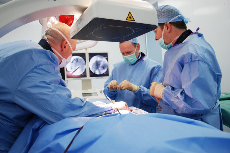Laurent Findji, Gerard McLauchlan and Alex Horton in surgery at Fitzpatrick Referrals