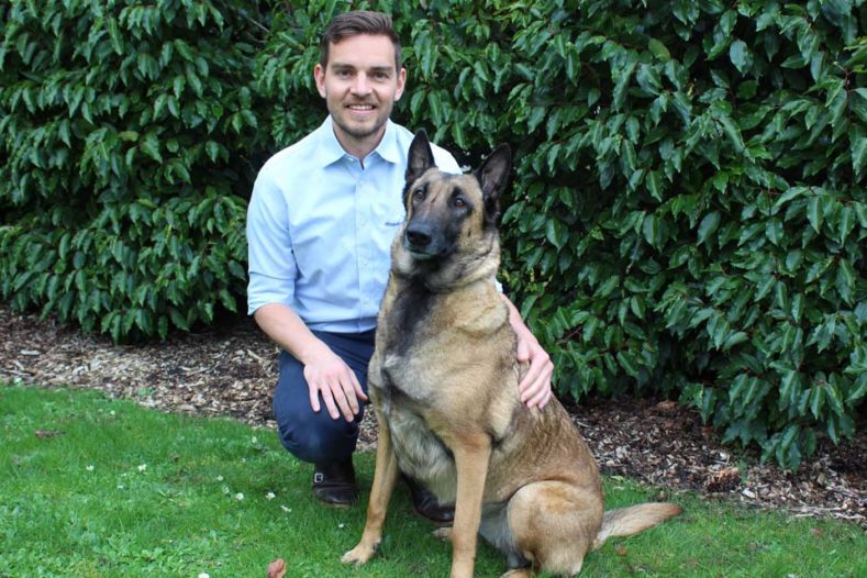 Sniffer dog Hetty with surgeon Eirik at Fitzpatrick Referrals