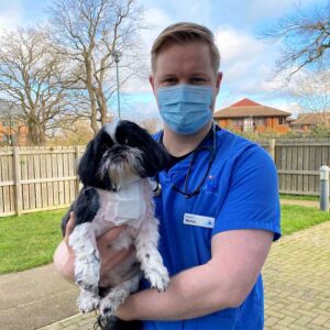Surgical Resident Dr Marius Braatas Stordalen with thyroid carcinoma patient
